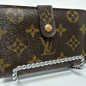 IV Monogram Kisslock